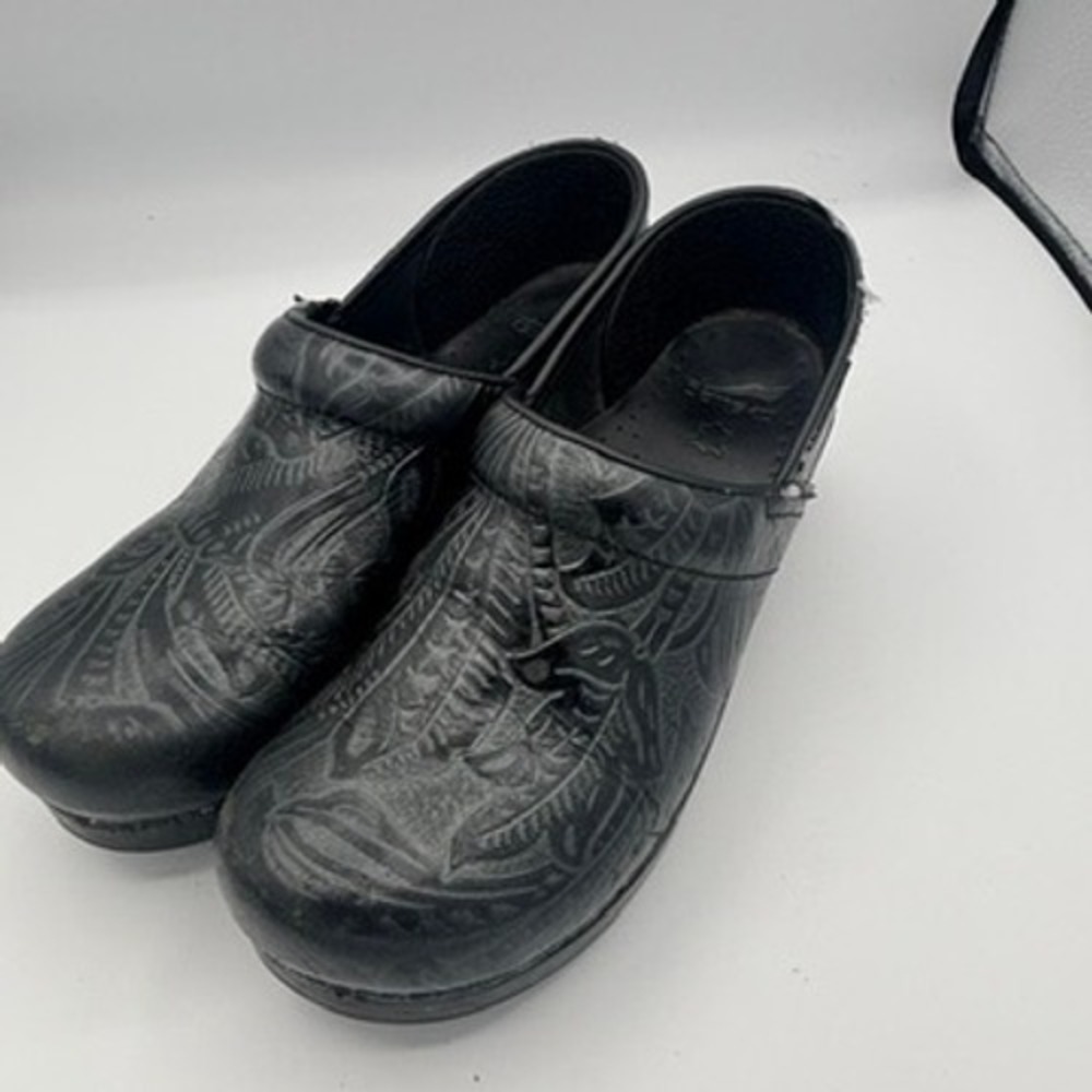 Dansko Professional Clogs Women Sz 40 Black Tooled Leather Comfort